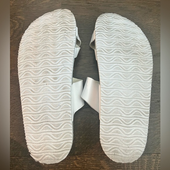 Children’s Place Sandals - Picture 3 of 4